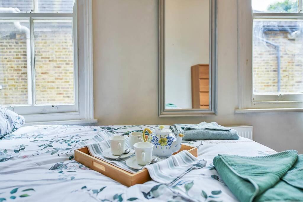 Groves 4 bedroom, Shepherds Bush Londen Buitenkant foto