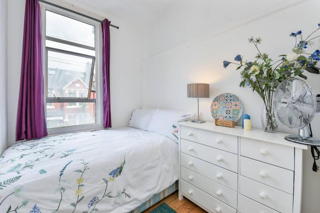 Groves 4 bedroom, Shepherds Bush Londen Buitenkant foto
