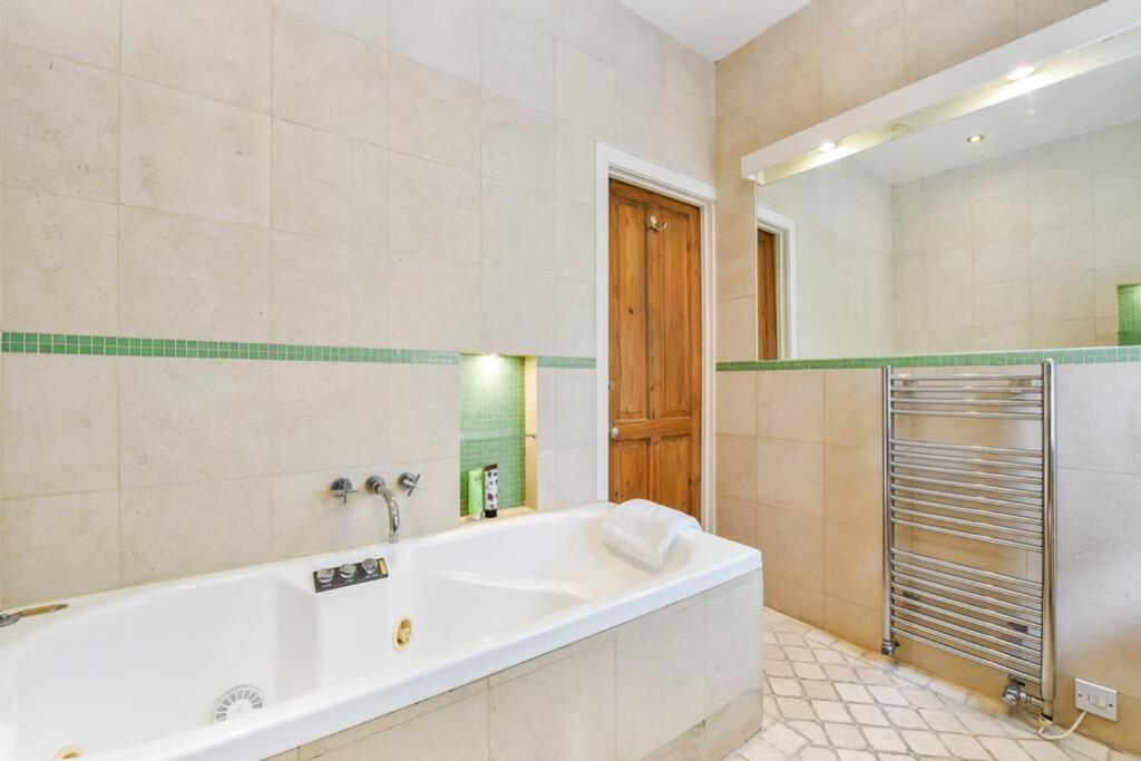 Groves 4 bedroom, Shepherds Bush Londen Buitenkant foto