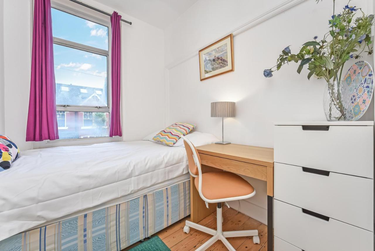 Groves 4 bedroom, Shepherds Bush Londen Buitenkant foto