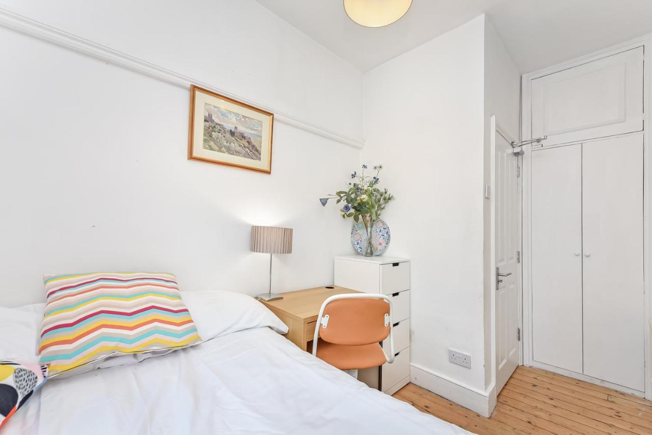 Groves 4 bedroom, Shepherds Bush Londen Buitenkant foto